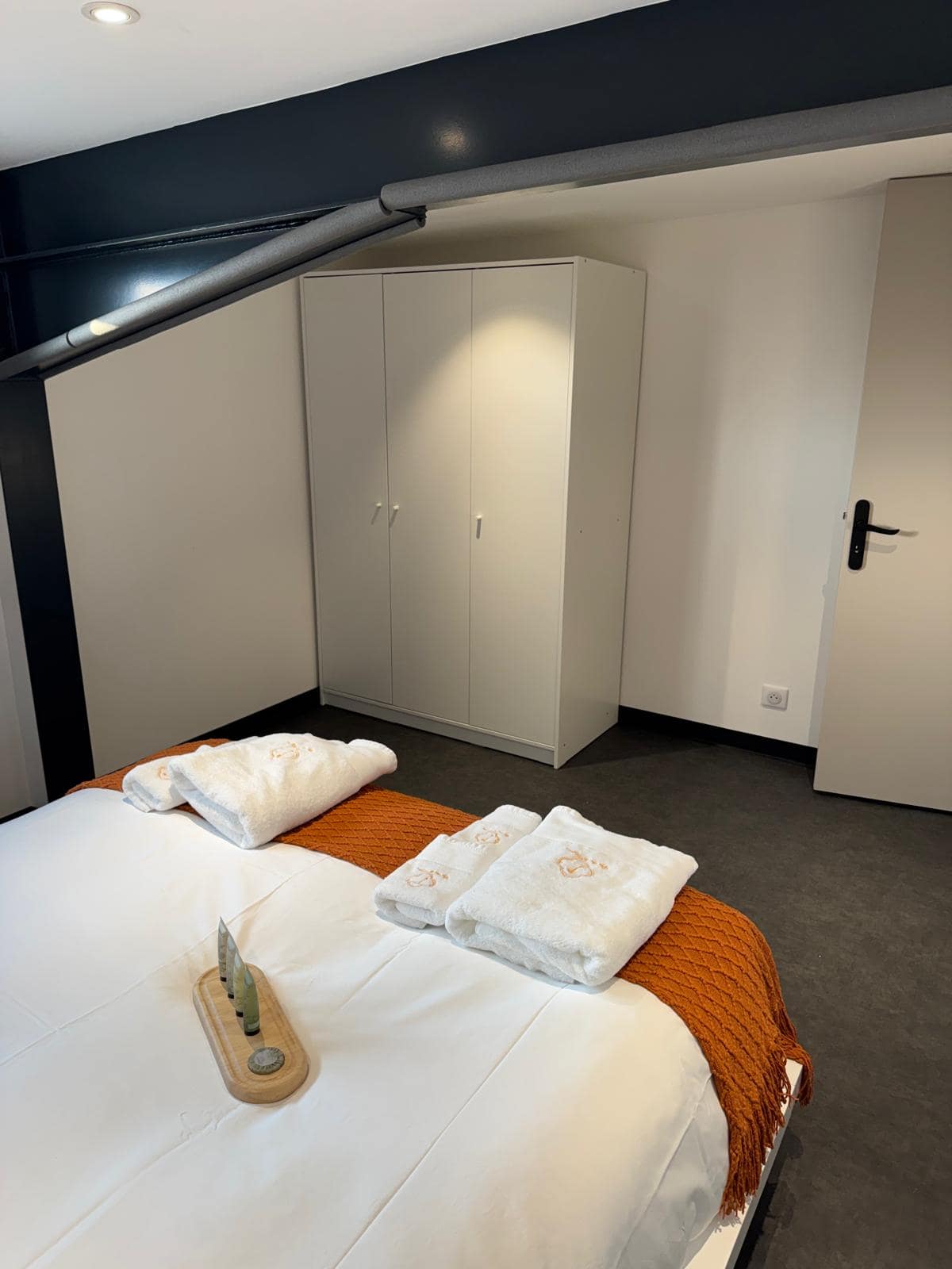 Deuxième chambre à lits séparés et grand placard, Champ Lamet