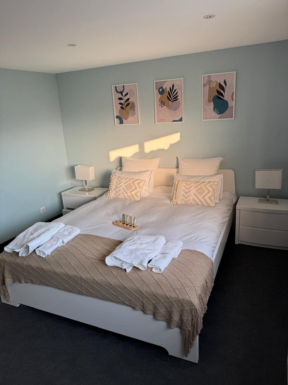 Chambre et linge de bain brodé, Champ Lamet