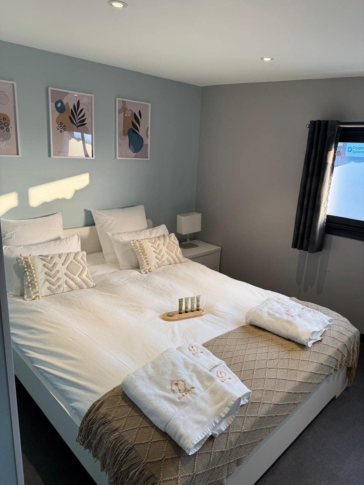 Troisième chambre, fauteuil et climatiseur, Champ Lamet