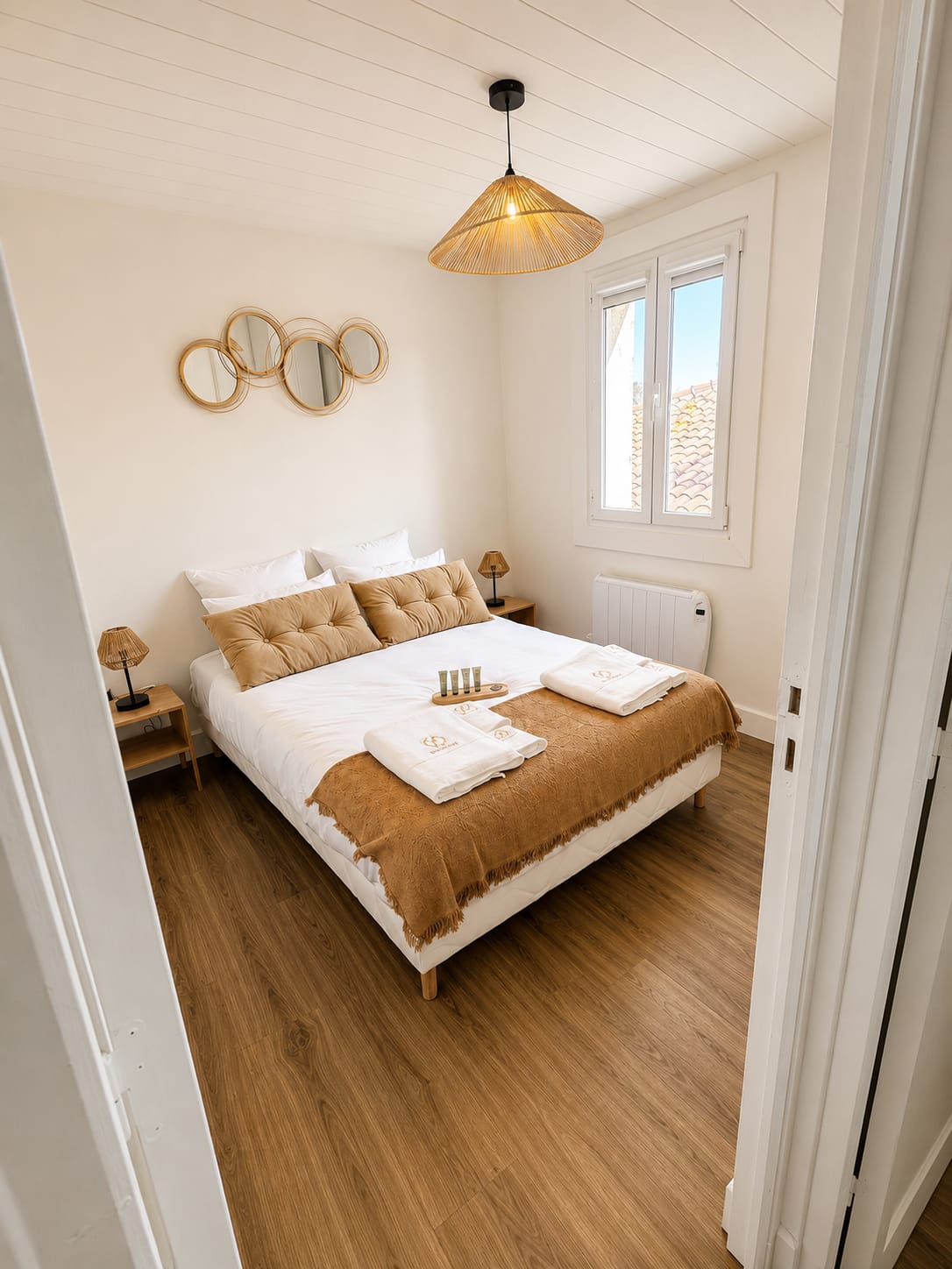 Chambre principale avec lit double, Place de la Liberté N°2
